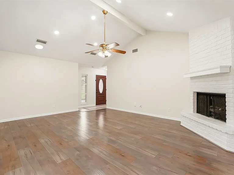 1911 Michele Dr — Photo 7