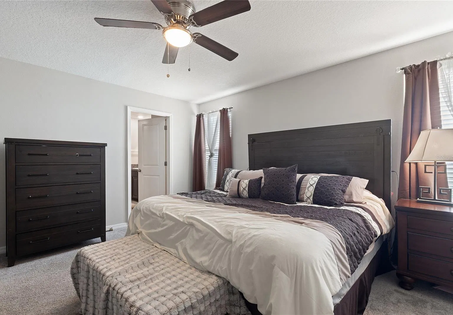 5 bed, 2.5 bath, 2264 sqft, $3,750 — Photo 3