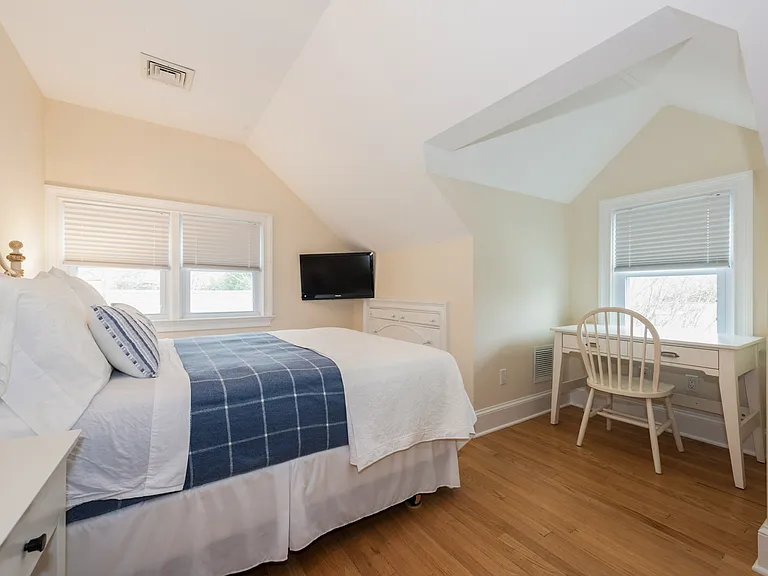 245 Old Town Rd — Photo 19