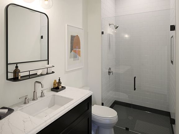 3rd image of 621 W Belmont Ave #101
