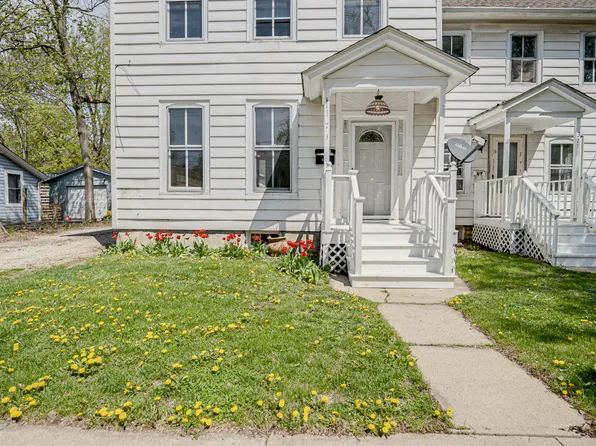 373 Cedar St, Aurora, IL 60506