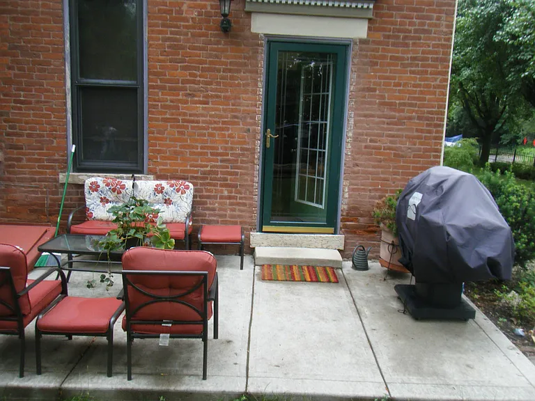 103 E Lincoln St #B — Photo 2