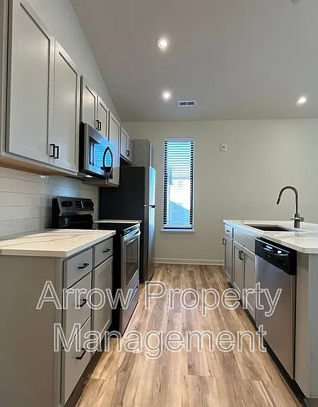 2230 R St #6 — Photo 4