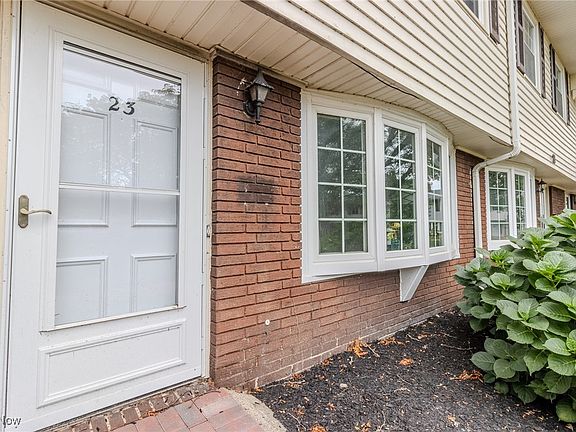 2nd image of 11 Meadowlawn Dr Unit 23