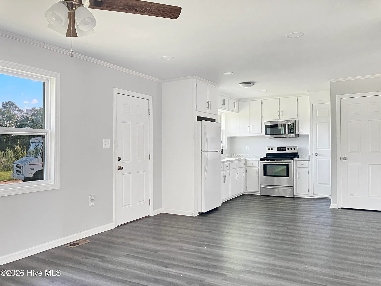 3 bed, 2.0 bath, $1,750 — Photo 3