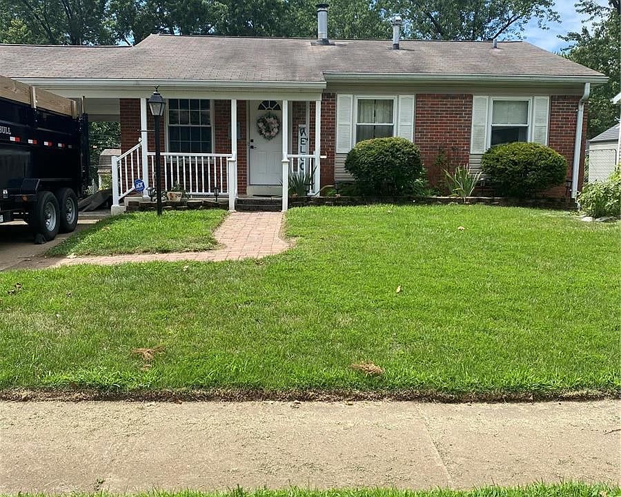 1st image of 2410 Oakwood Manor Dr