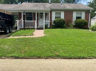 2410 Oakwood Manor Dr, Florissant, MO