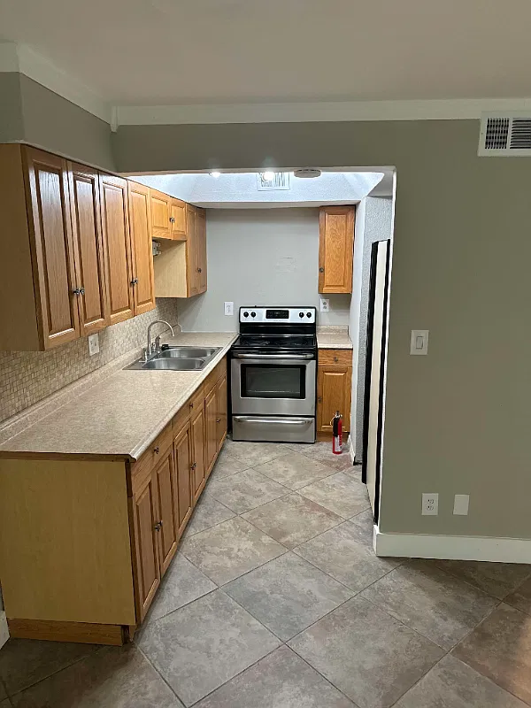 2 bed, 936 sqft, $1,700 — Photo 2