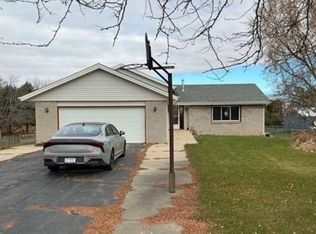 6984 Squaw Prairie Rd, Belvidere, IL 61008