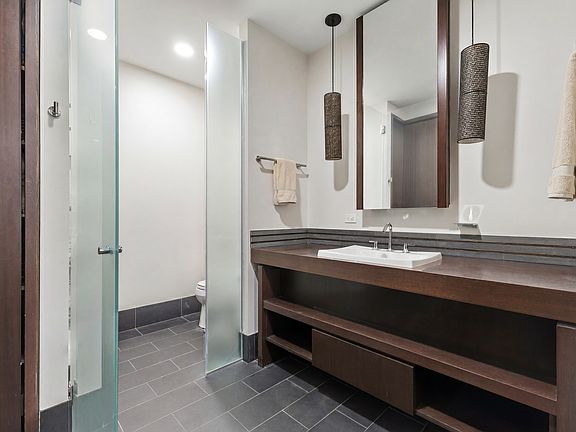 5th image of 40 Broad St APT 14G