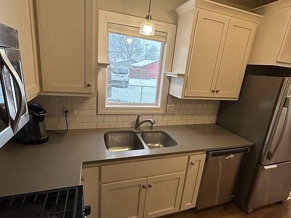 3rd image of 950 29th Ave NE Unit 1