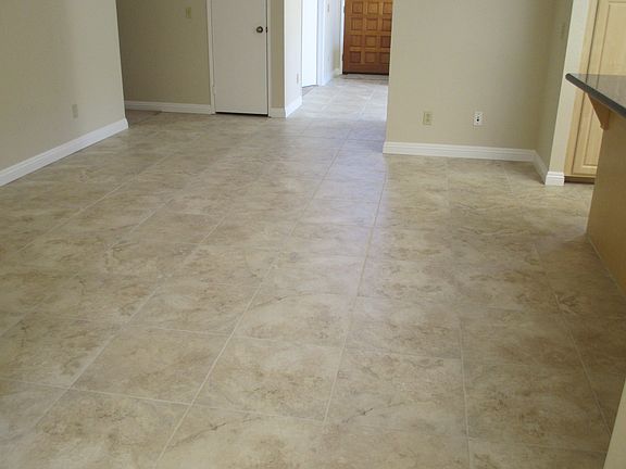4th image of 10682 Carillon Ct