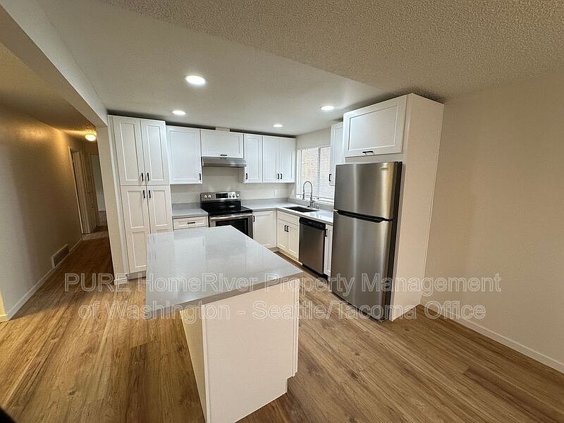 1st image of 1727 45th Ave SW