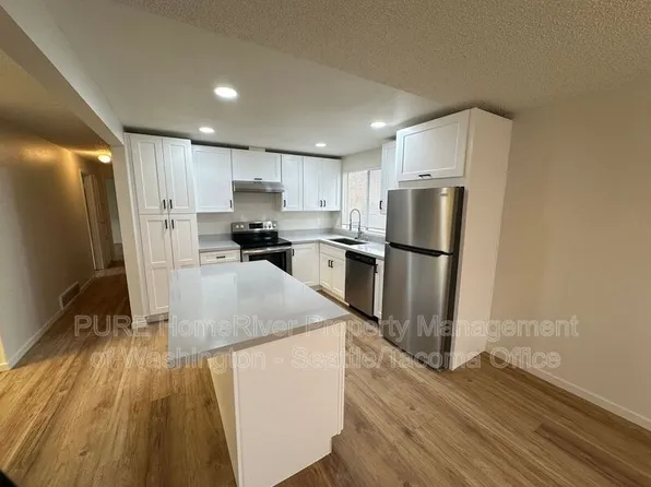 1727 45th Ave SW, Seattle, WA 98116