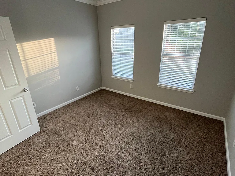 1601 Deer Valley Dr — Photo 3