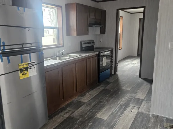 1600 S 30th St Trailer 156, Escanaba, MI 49829