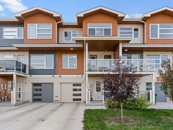 17253 9a Ave SW, Edmonton, AB T6W 3V5