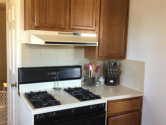 5th image of 4913 Arlington St