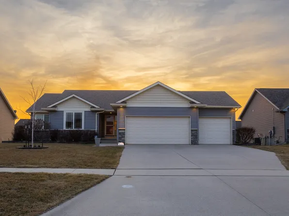 1332 90th St, West Des Moines, IA 50266