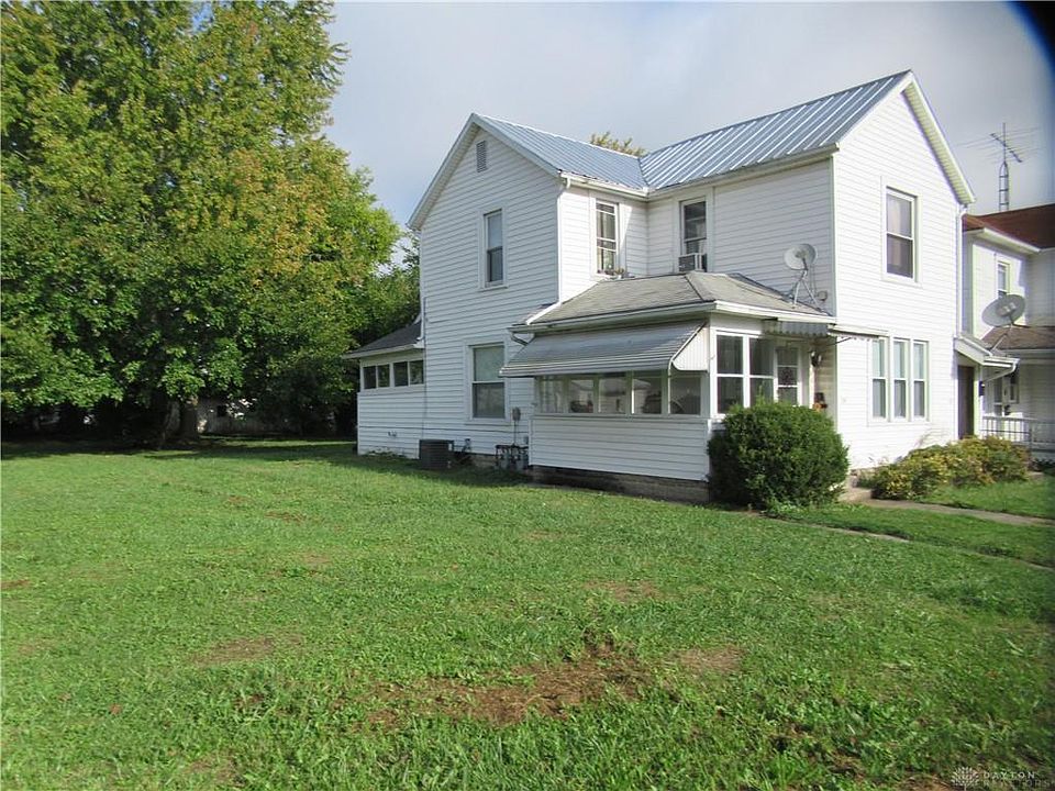 1st image of 704 E Main St