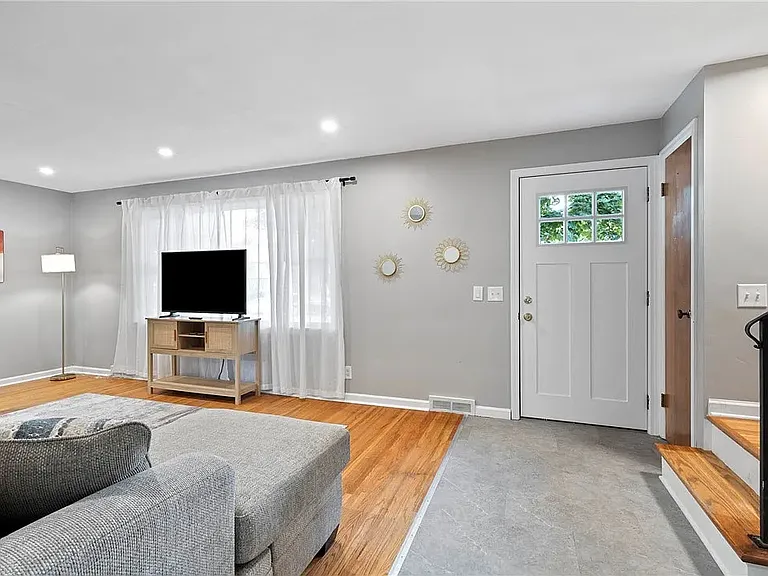167 Lattimore Rd — Photo 2
