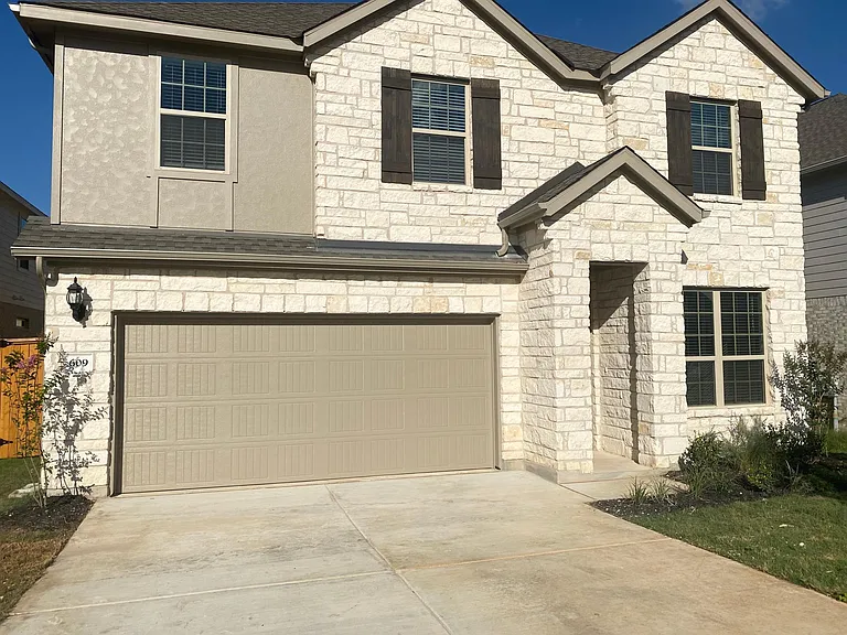 609 Silent Creek Cv — Photo 3