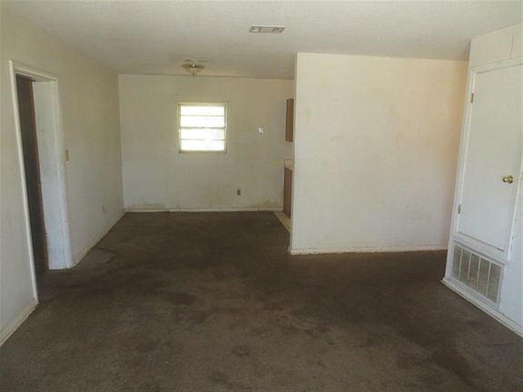 5th image of 1401 E Clio Dr