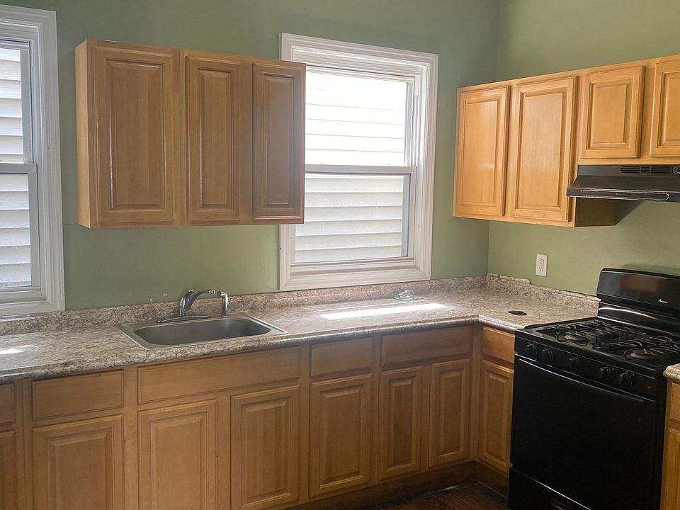 1st image of 84 Columbia Ave Floor 3