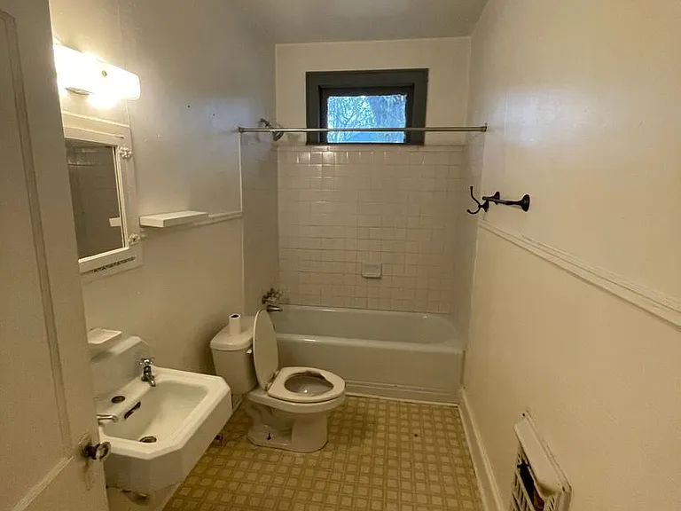 547 1/2 E Wilkinson St — Photo 6