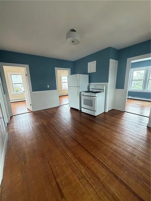 3 bed, 1.0 bath, 1080 sqft, $1,975 — Photo 3