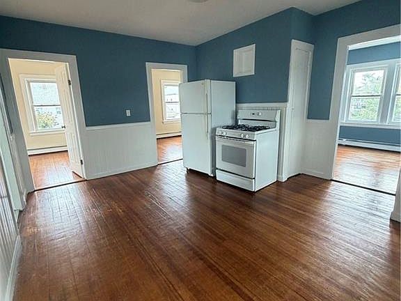 3rd image of 16 Opper St APT 3