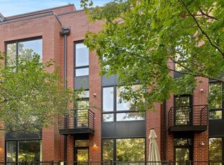 2840 N Riverwalk Dr, Chicago, IL 60618