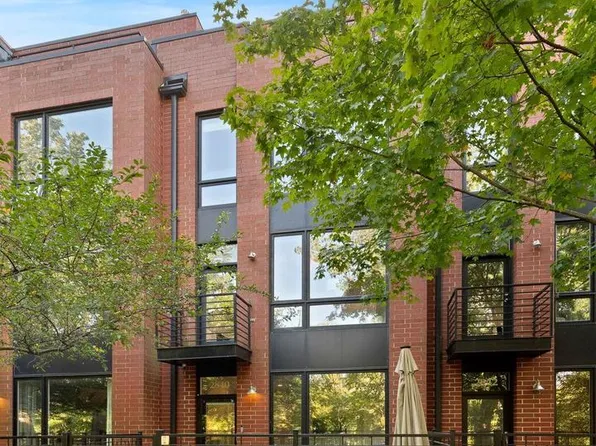 2840 N Riverwalk Dr, Chicago, IL 60618