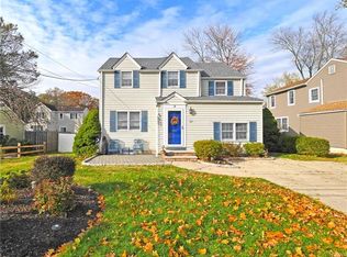 9 Colonial Rd, Tenafly, NJ 07670