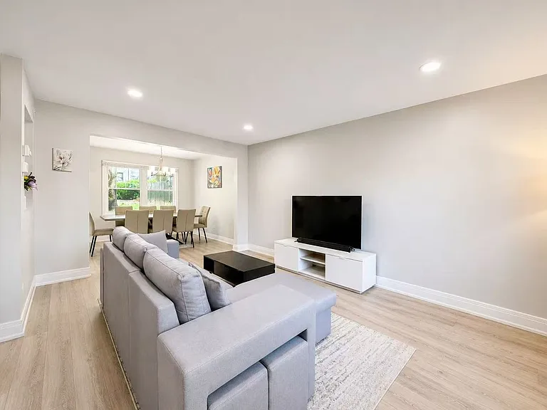 235 Hedgerow Dr — Photo 5