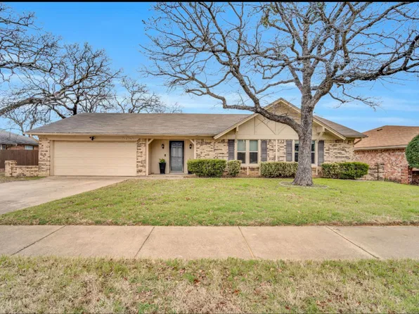 605 Steeplechase Dr, Bedford, TX 76021