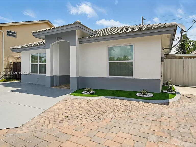 5202 NW 187th St — Photo 21