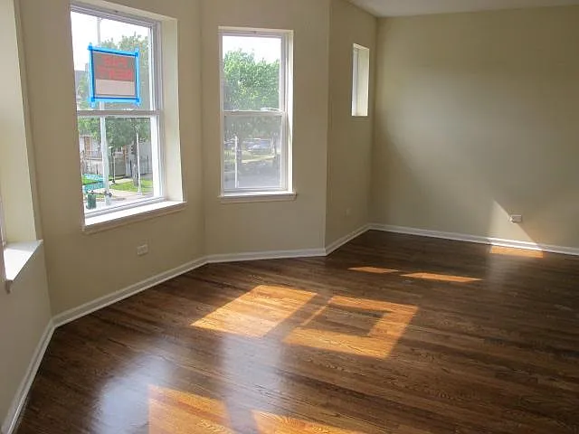 4 bed, 1000 sqft, $2,200 — Photo 4