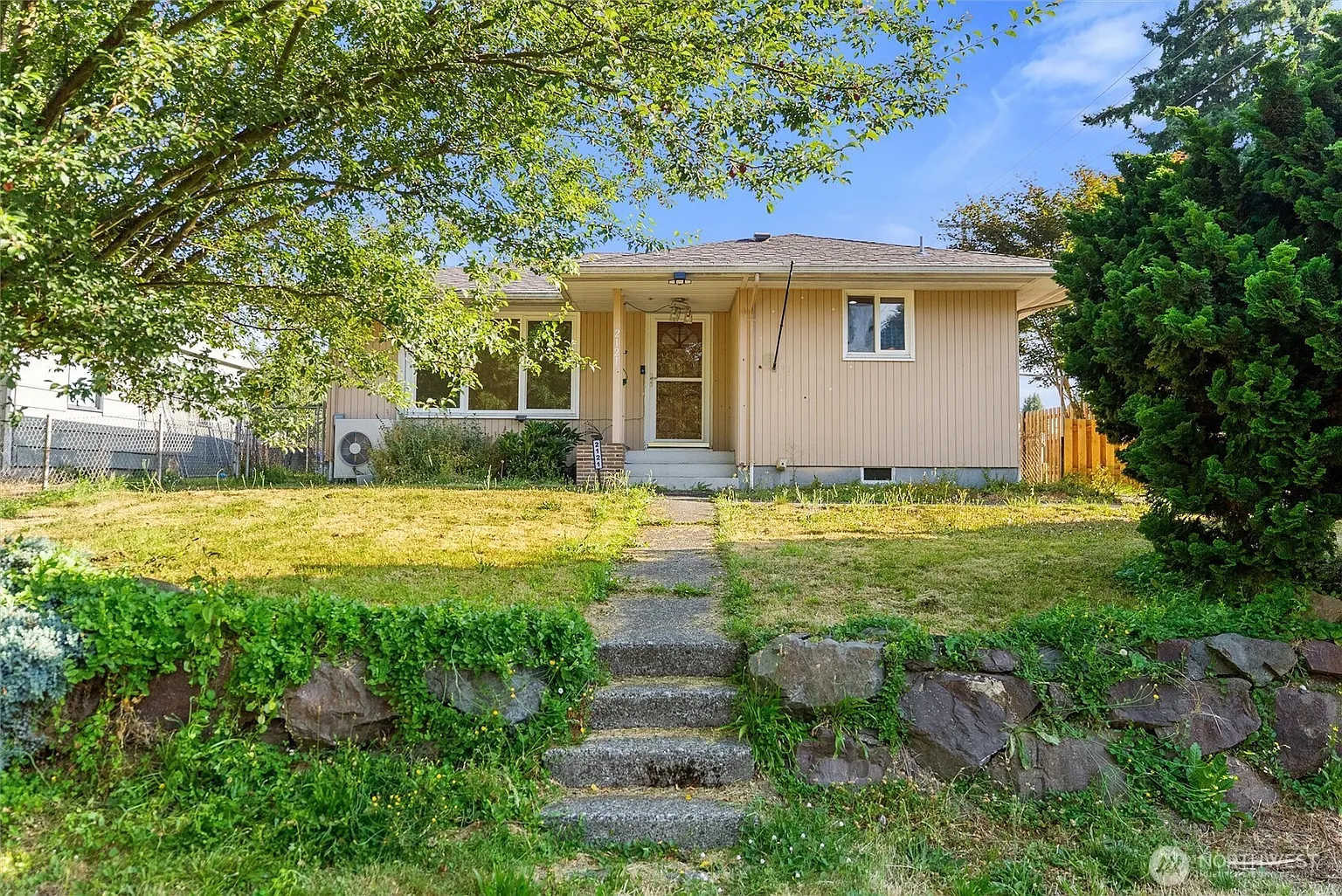 2121 Jackson Avenue photo 1