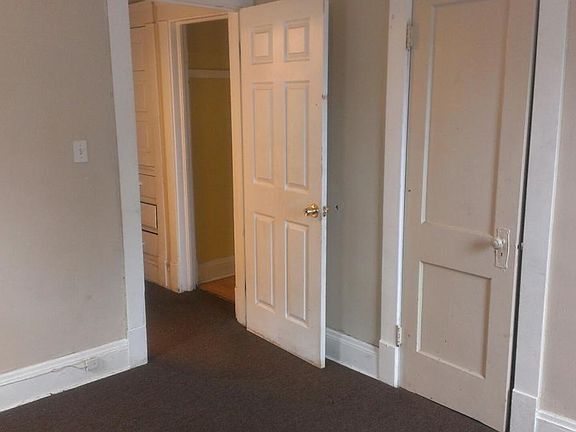 4th image of 12809 Edmonton Ave