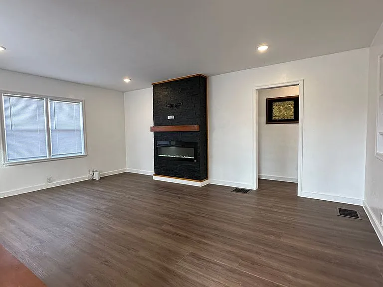 1404 W Bethel Ave — Photo 4