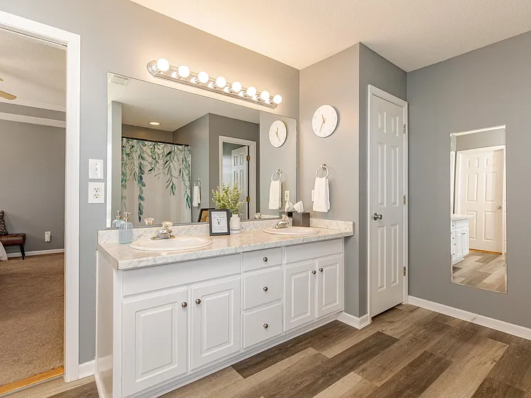 225 Stirling Bridge Dr — Photo 41