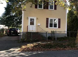 14 Charles St, Bristol, RI 02809