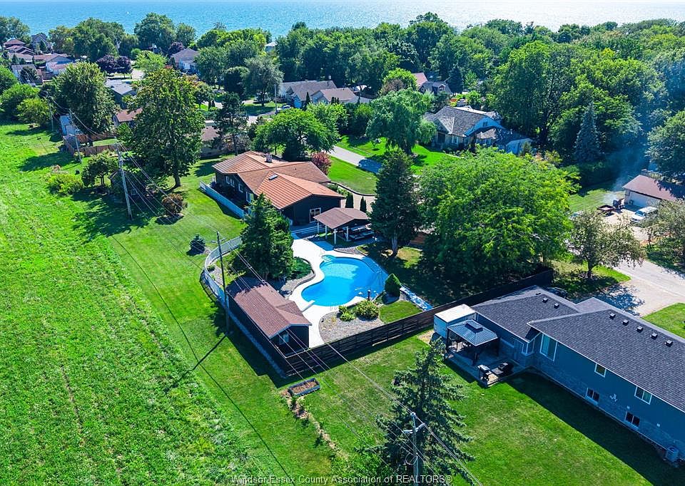 1st image of 146 Gloucester Dr