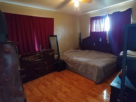 4th image of 1009 Siesta Dr