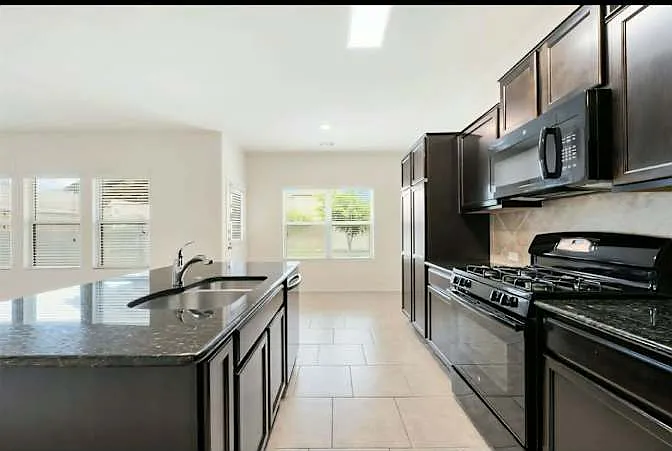 3548 Pauling Loop — Photo 3
