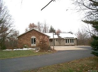 3738 Winterwood Dr, Howell, MI 48843