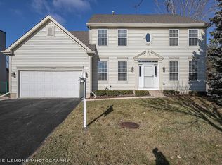 1938 McRae Ln, Mundelein, IL