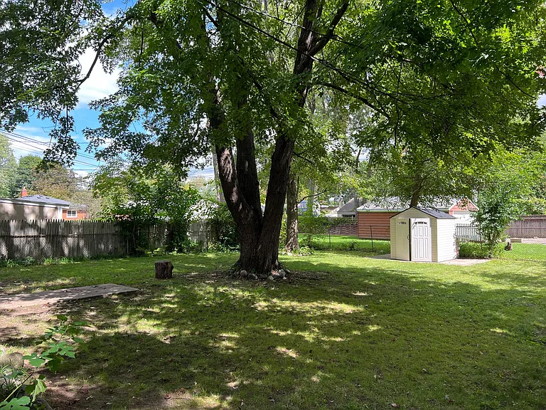 2332 Ardmore Ave — Photo 3