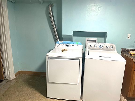 4th image of 89 Lembeck Ave #1